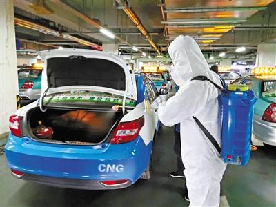 免費(fèi)接送一線抗“疫”人員 蘭州奔馬雷鋒車隊(duì)，你們真棒！