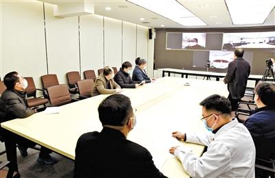 蘭大校長嚴(yán)純?nèi)A等視頻連線蘭大一院、二院支援湖北醫(yī)療隊(duì)員