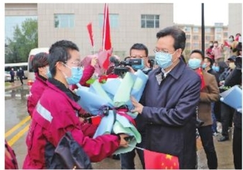 慶陽市第二、三批支援湖北醫(yī)療隊12名隊員凱旋