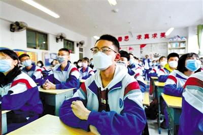 甘肅省初三和高一、高二年級學(xué)生昨日開學(xué) 青春校園又聞瑯瑯讀書聲