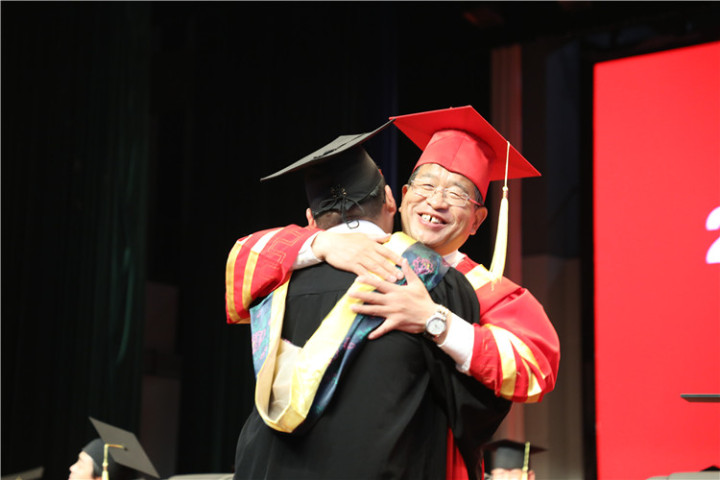 17分鐘14次掌聲！隴東學院院長辛剛國這樣深情寄語畢業(yè)生