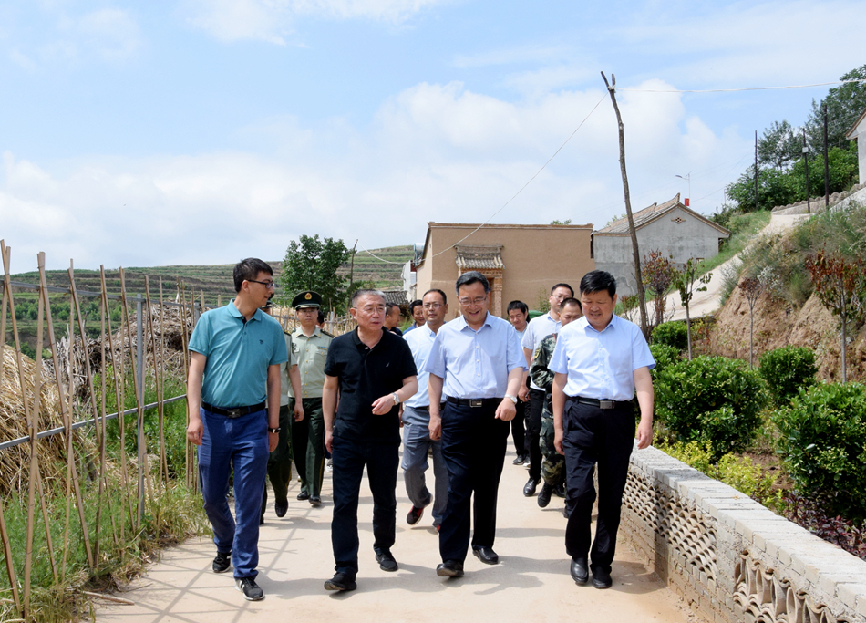 王銳深入麥積區(qū)、甘谷縣掛牌督戰(zhàn)村調(diào)研指導脫貧攻堅工作