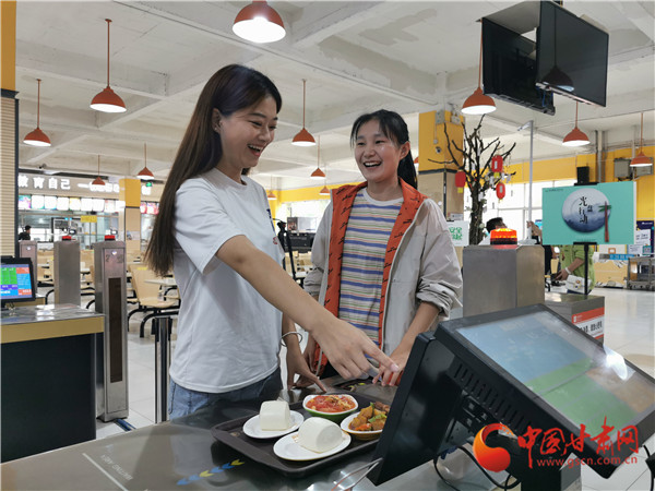 “舌尖節(jié)約”新風尚 西北師大小份菜半份菜受學生歡迎（圖）