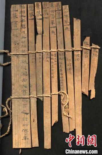 圖為藏于敦煌博物館內(nèi)的漢代簡牘。敦煌市委宣傳部供圖
