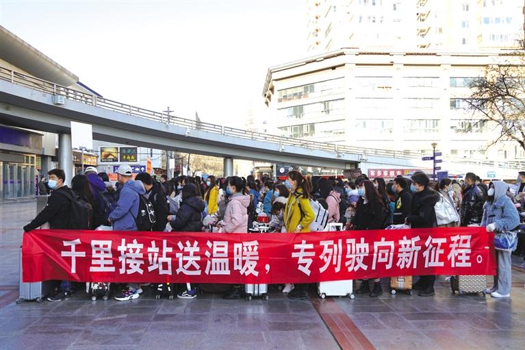 甘肅開行節(jié)后首趟“點對點”復工復產(chǎn)專列