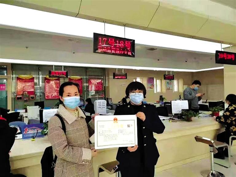 蘭州安寧發(fā)放首張“住所（經(jīng)營場(chǎng)所）申報(bào)承諾制”營業(yè)執(zhí)照