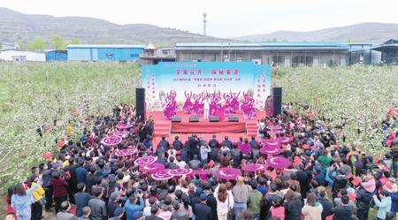 隴南禮縣舉辦“學(xué)黨史·感黨恩·賞花?！むl(xiāng)村游”活動(dòng)