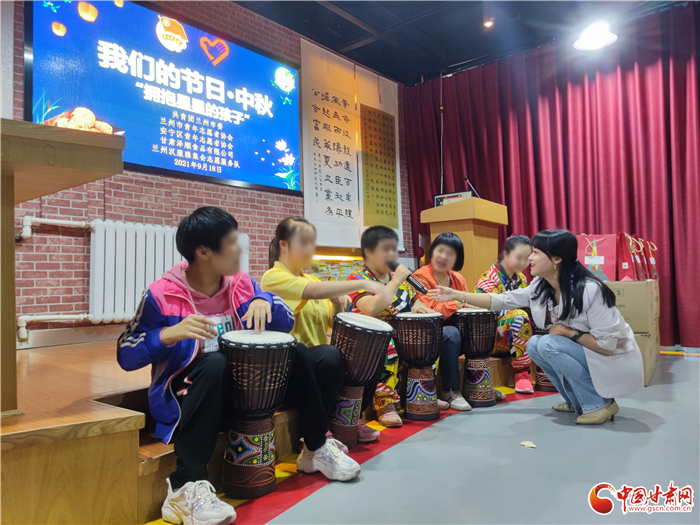 【網(wǎng)絡中國節(jié)·中秋】共青團蘭州市委等部門給特殊兒童送祝福