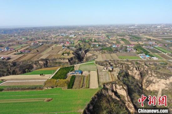 圖為位于甘肅省慶陽(yáng)市西峰區(qū)境內(nèi)的南佐遺址地貌。(資料圖) 甘肅省文物局供圖