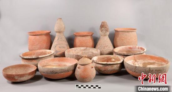 圖為圪垯川遺址出土的器物組合。(資料圖) 甘肅省文物局供圖