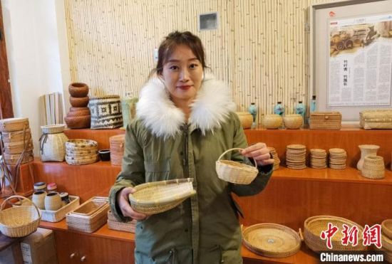 40多種精小玲瓏、純手工制作的新型盛食容器、居家工藝品等，每一件都令人愛不釋手?！●T志軍 攝