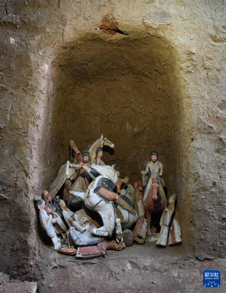 甘肅武威市唐代吐谷渾王族墓葬群慕容智墓墓道壁龕出土儀仗俑群（資料圖）。