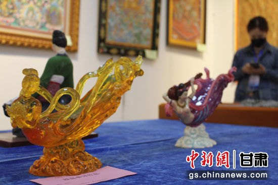 圖為敦煌飛天造型的作品。徐雪 攝