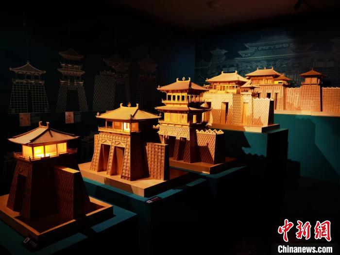2022年11月，正在敦煌研究院展出的“千年?duì)I造——敦煌壁畫中的建筑之美”特展?！《∷?攝