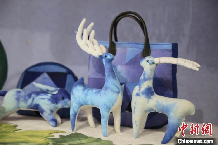 圖為許靜的非遺文創(chuàng)作品。(資料圖) 甘肅省非遺保護中心供圖