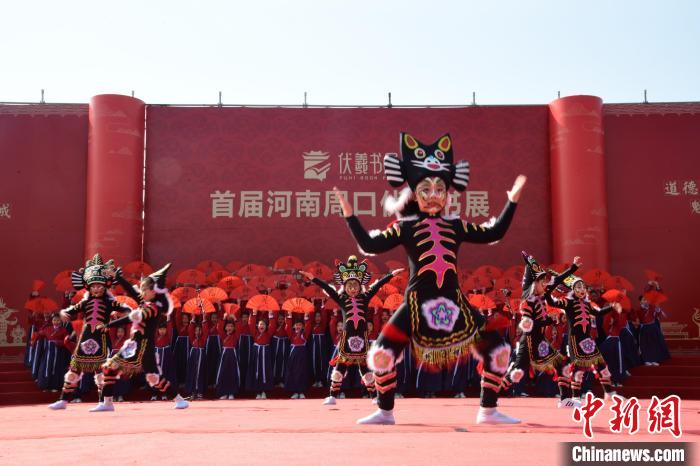 圖為首屆周口伏羲書展開幕式表演。　梁照曾 攝