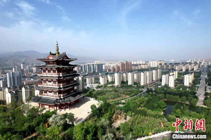 圖為航拍樂都區(qū)朝陽山片區(qū)?！⊙Φ?攝