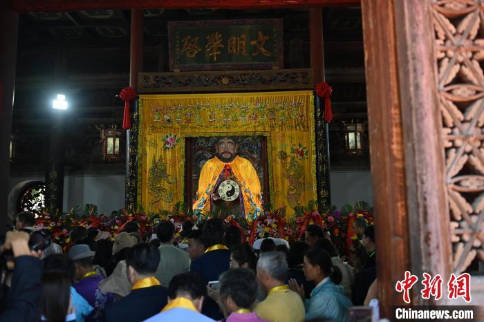 6月21日，2024(甲辰)年公祭中華人文始祖伏羲大典在甘肅天水舉行，來自海峽兩岸及港澳地區(qū)約500人現(xiàn)場共祭中華人文始祖伏羲。中新社記者 李亞龍 攝