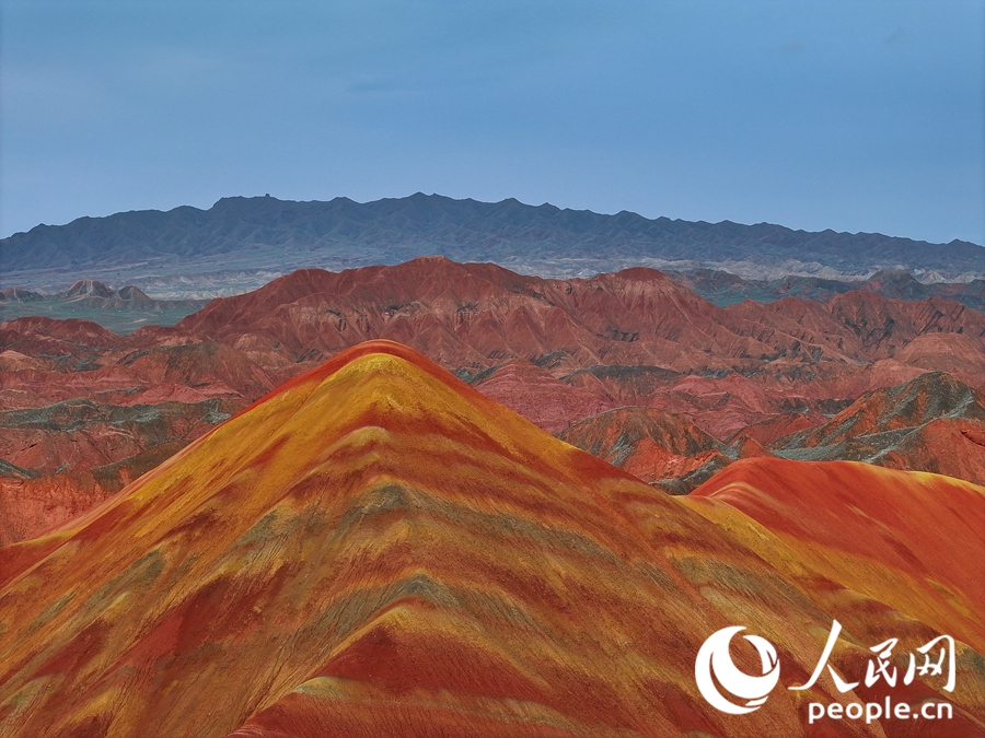 雨后的七彩丹霞，顏色格外艷麗。人民網(wǎng)記者 李根攝