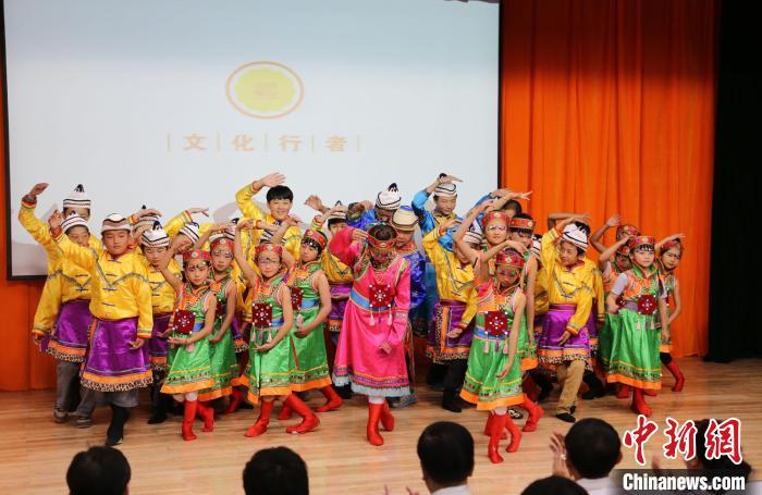 圖為蘭州大學(xué)文化行者團(tuán)隊(duì)走進(jìn)民族社區(qū)，開展系列活動(dòng)。(資料圖)蘭州大學(xué)供圖