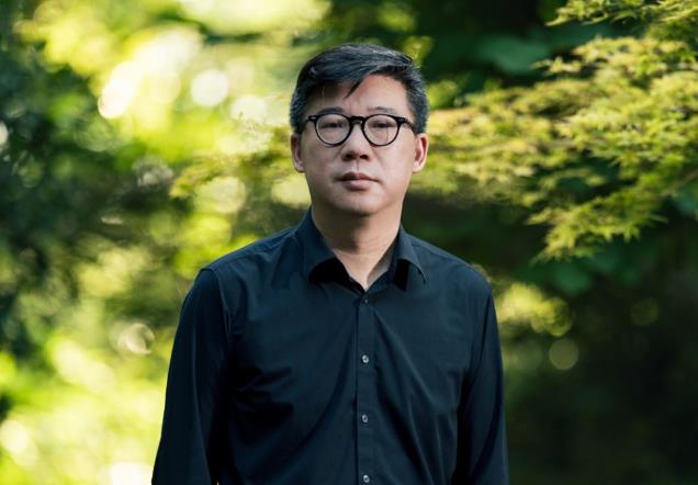 專訪李修文：AI時(shí)代，更要孤絕地成為自己
